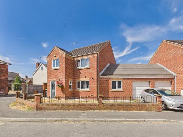 House for sale in Huthwaite, East Midlands