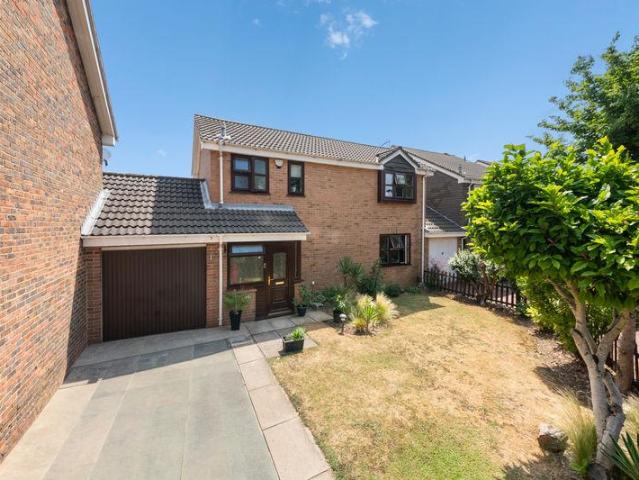 House for sale in Yeading, Greater London