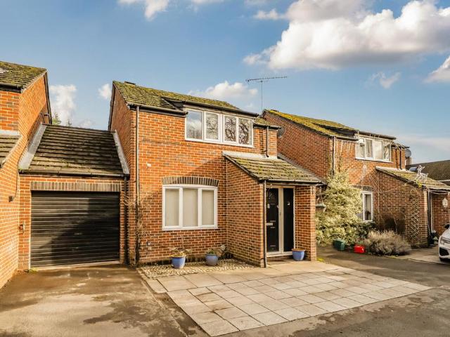 House for sale in Henley-on-Thames, Berrick Salome