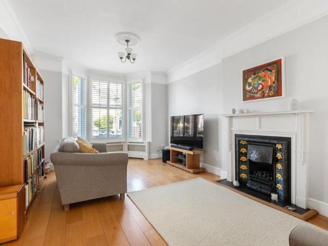 House for sale in London Borough of Hounslow, Strand
