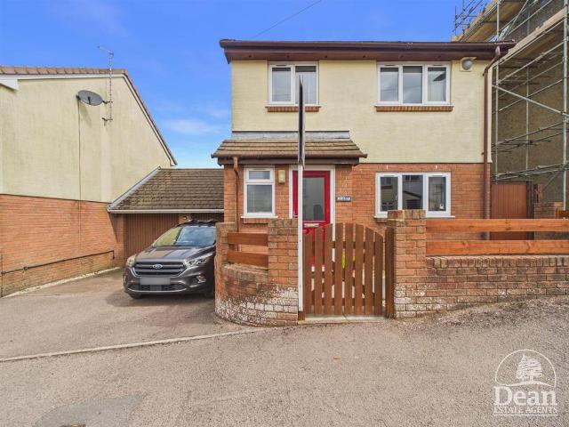 House for sale in Denecroft, Bromsberrow Heath