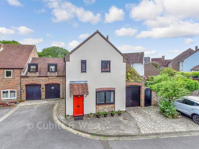 House for sale in Spring Vale, Hampshire