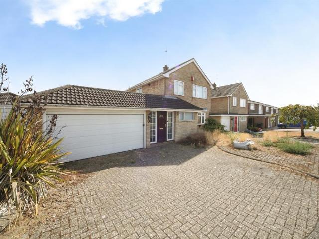 House for sale in Spring Park, Luton