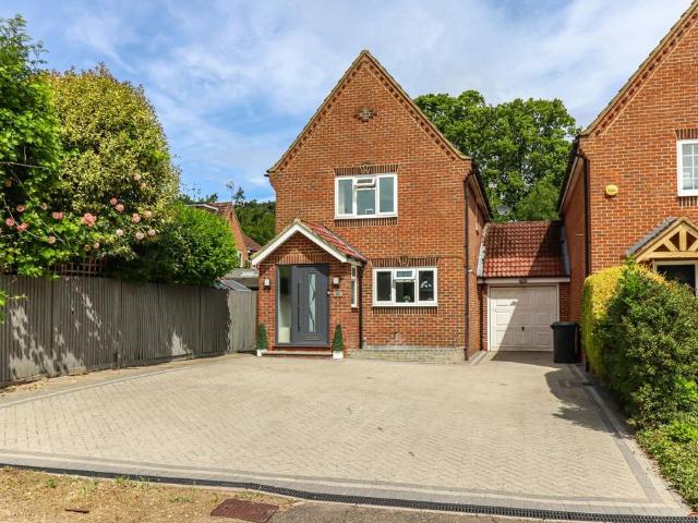 House for sale in Batchworth, Hertfordshire
