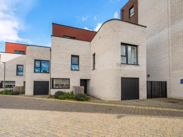 House for sale in The Slade, Oxfordshire