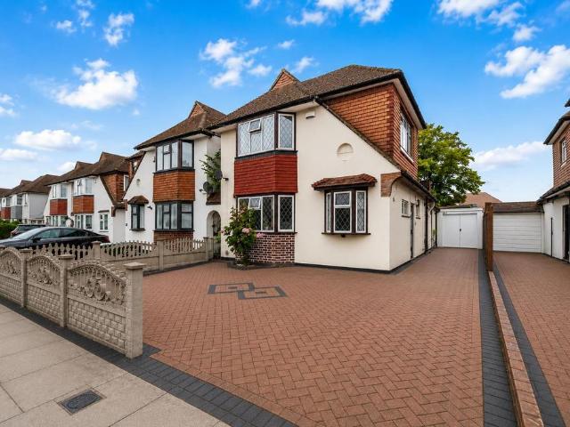 House for sale in Motspur Park, Greater London