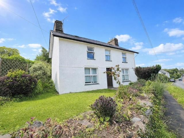 House for sale in Criccieth, Wales