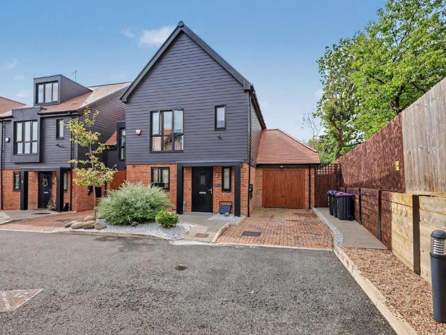 House for sale in Codicote, North Hertfordshire