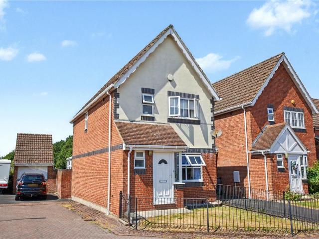 House for sale in Tingley, West Yorkshire
