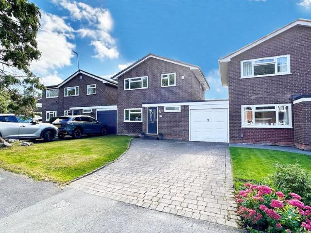 House for sale in Poynton-with-Worth, Poynton