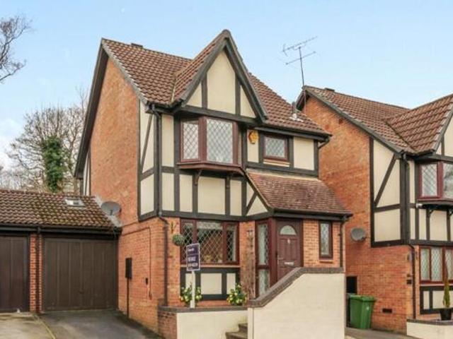 House for sale in Heol-las, Surrey
