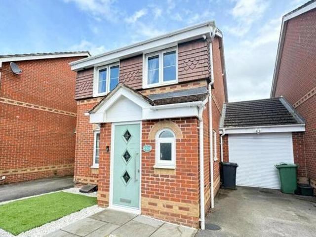 House for sale in Hounsome Fields, Basingstoke and Deane