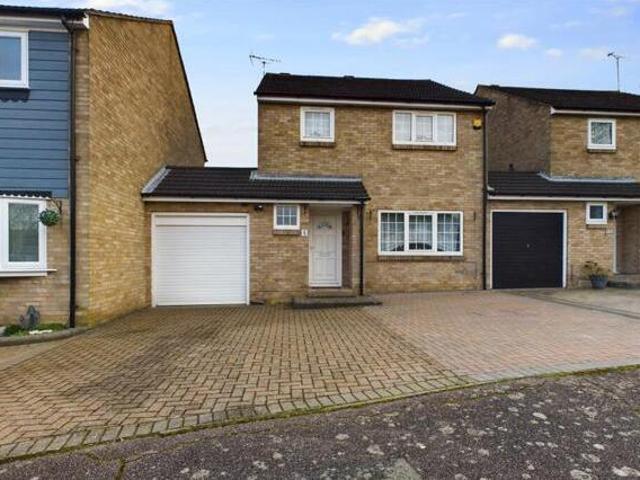 House for sale in Laindon, Essex