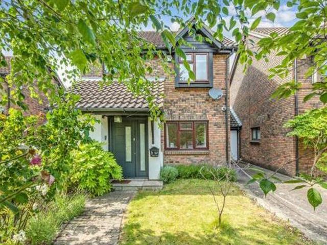 House for sale in Little Stanmore, Greater London