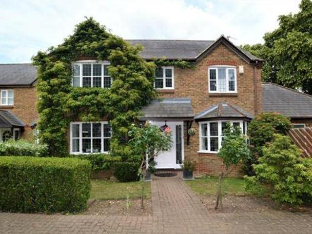 House for sale in Batchworth, Hertfordshire