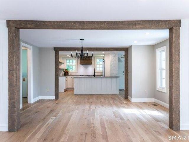 House for sale in Litchfield