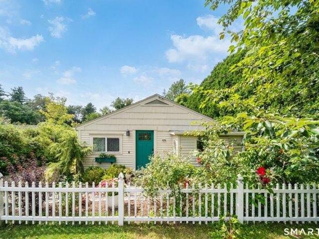 House for sale in Litchfield Historic District, Litchfield