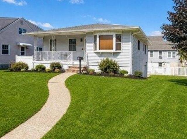 House for sale in Singac, Little Falls