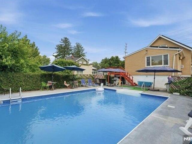 House for sale in Little Ferry, New Jersey
