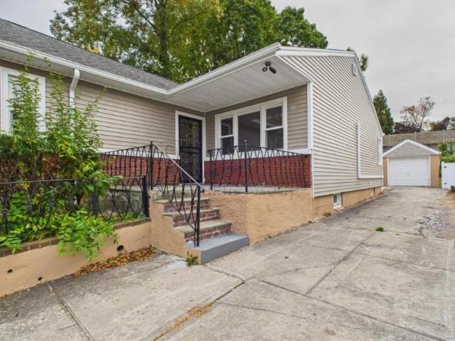 House for sale in Queens, Arverne