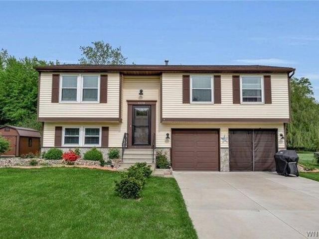 House for sale in Niagara, New York