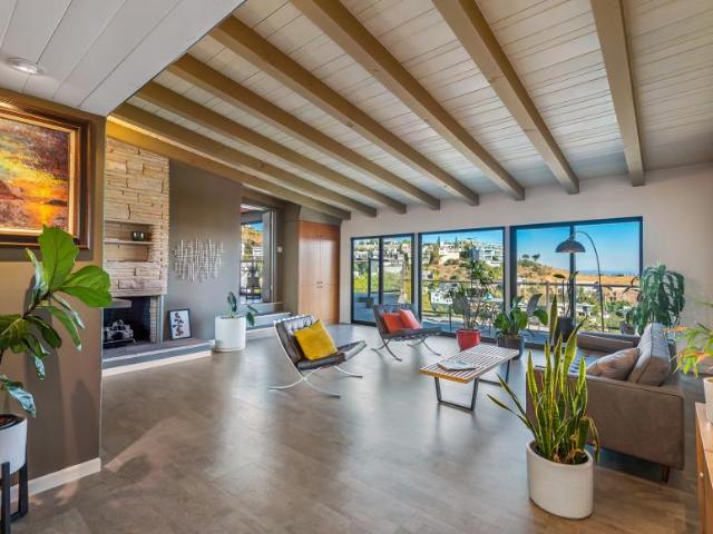 Condo for rent in Canoga Park, California