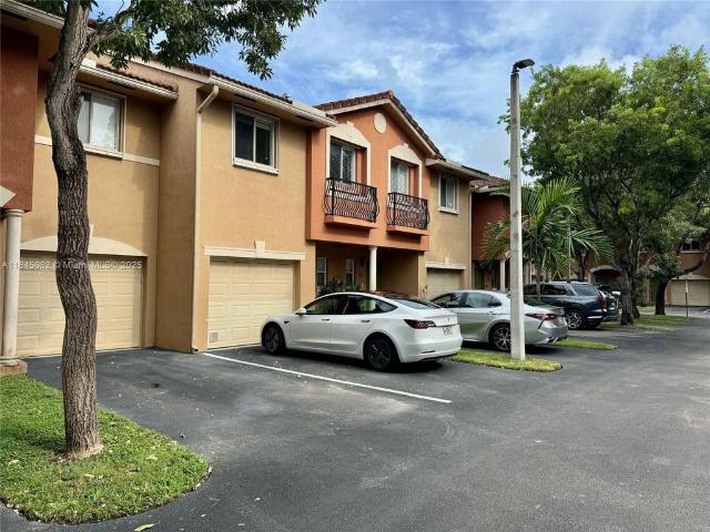 Townhouse for rent in Hallandale