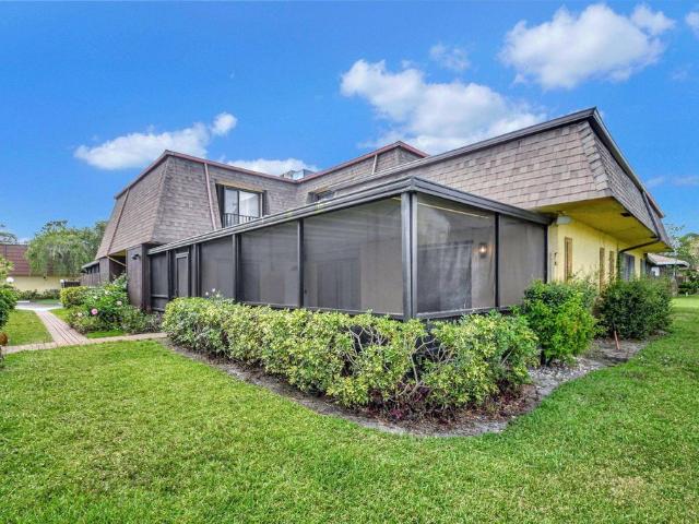 Townhouse for rent in Lake Worth