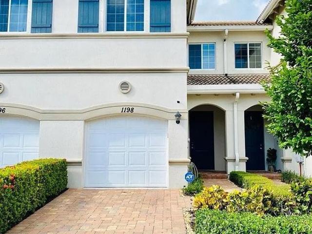 Townhouse for rent in Lake Worth