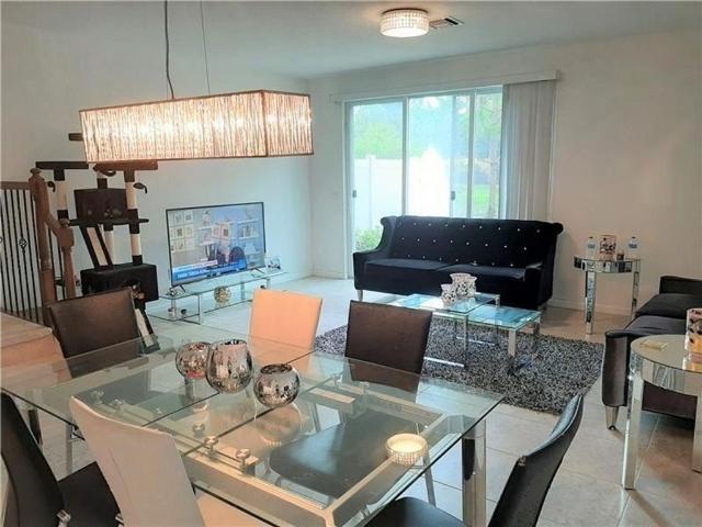 Townhouse for rent in Lake Worth