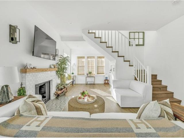 Townhouse for rent in Los Angeles