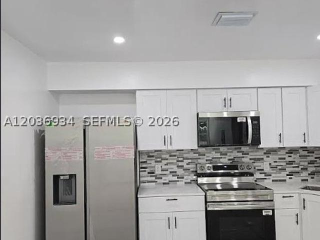 Townhouse for rent in North Miami, Florida