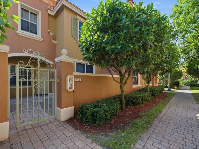 Townhouse for rent in Pembroke Pines, Florida