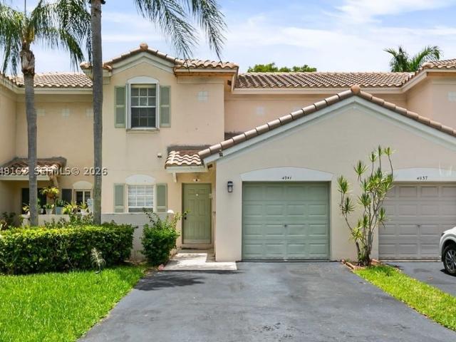 Townhouse for sale in Dania, Florida