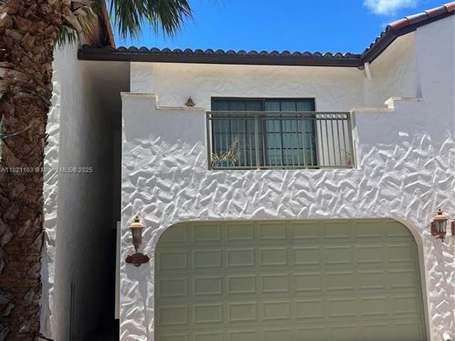 Townhouse for sale in Dania