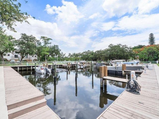 Townhouse for sale in Dania, Florida