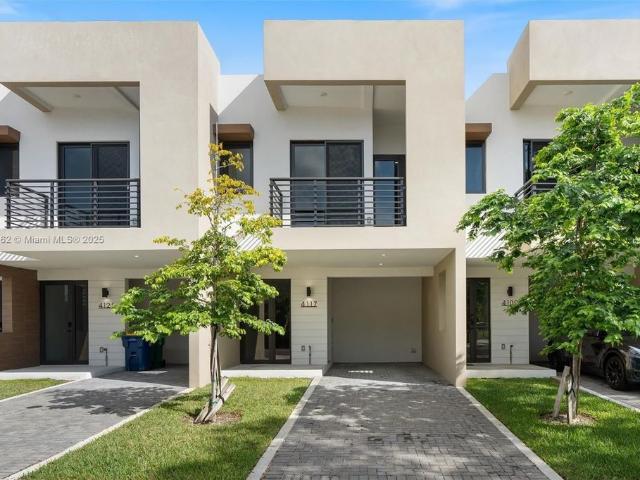 Townhouse for sale in Dania