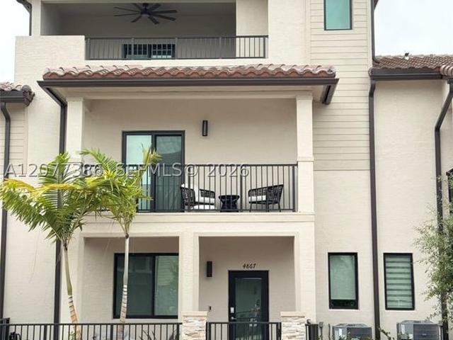 Townhouse for sale in Doral, Florida