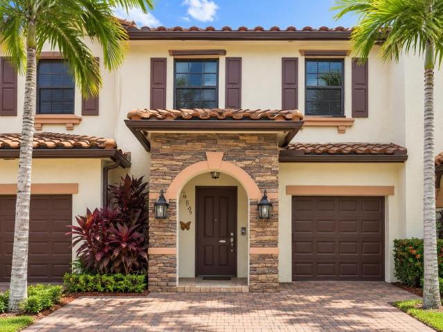 Townhouse for sale in Margate, Florida