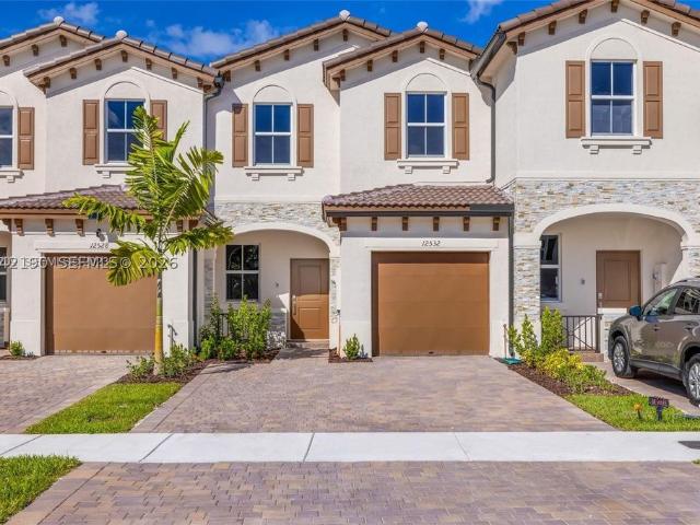 Townhouse for sale in North Miami, Florida