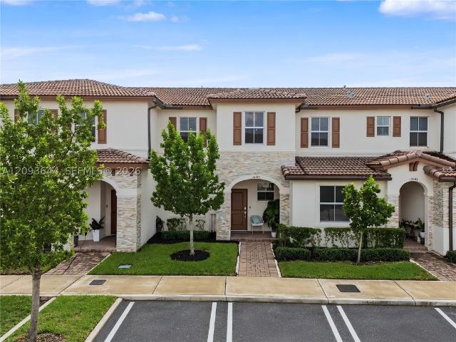 Townhouse for sale in North Miami, Florida