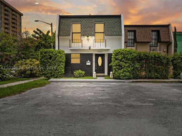 Townhouse for sale in North Miami, Florida