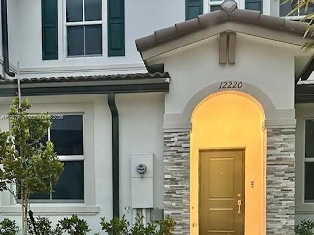 Townhouse for sale in North Miami, Florida