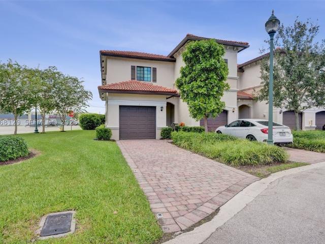 Townhouse for sale in Oakland Park, Florida