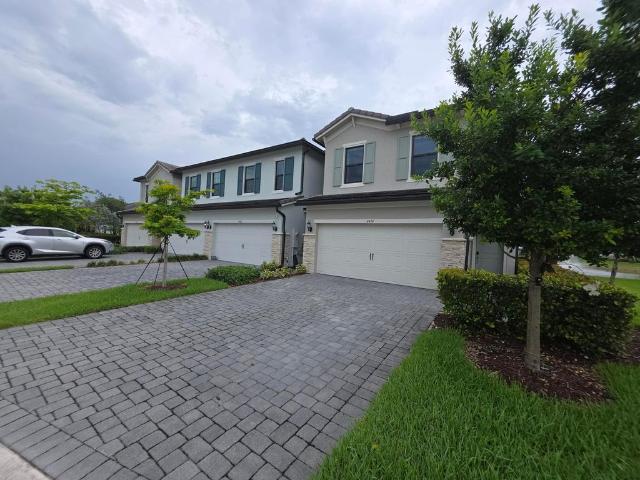 Townhouse for sale in Oakland Park, Florida