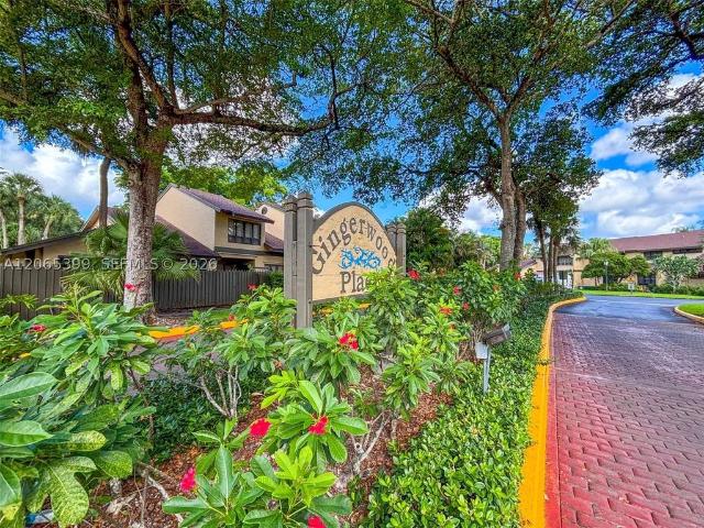 Townhouse for sale in Plantation, Florida