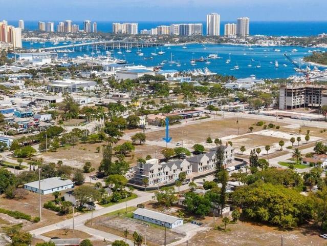Townhouse for sale in Riviera Beach, Florida