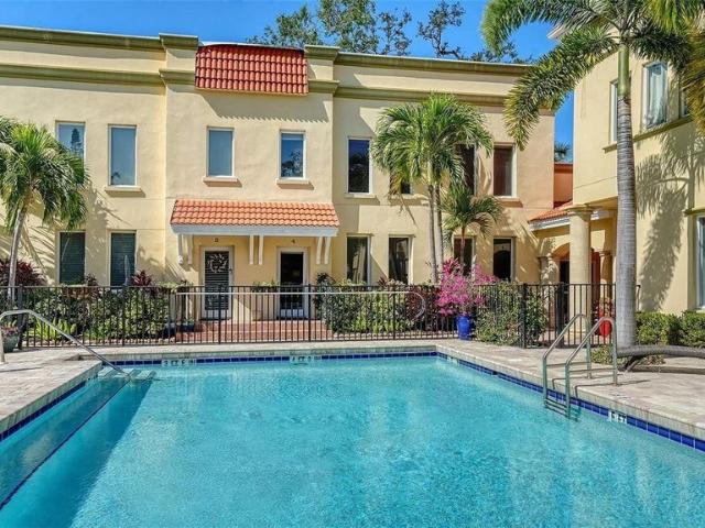 Townhouse for sale in Sarasota