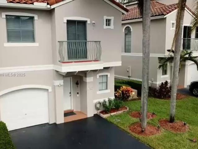 Townhouse for sale in Sunrise