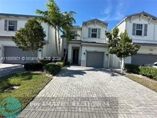 Townhouse for sale in Tamarac